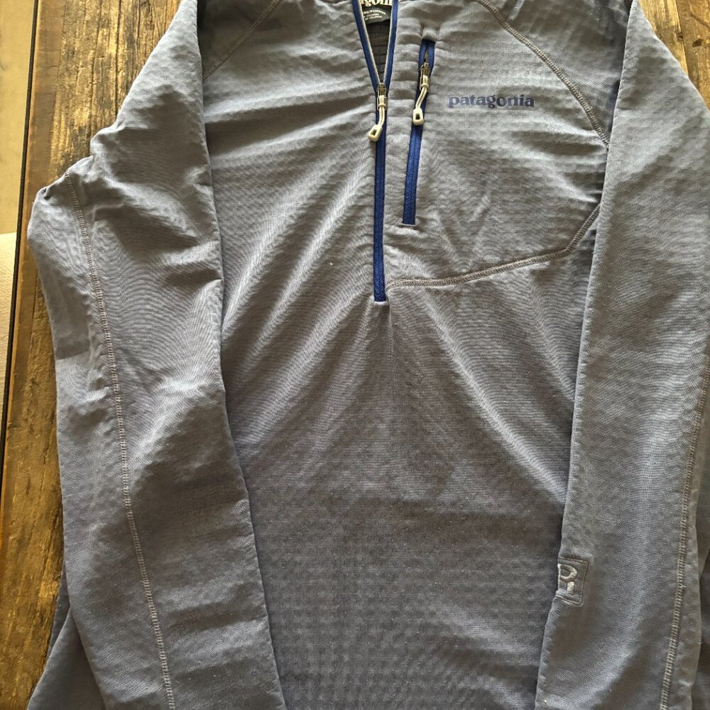 Patagonia R1 - Picture 3 of 6